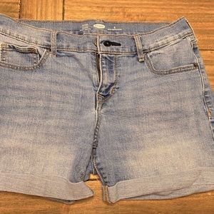 Old Navy size 6 shorts.
